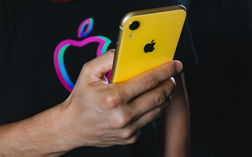 Twitterで俳優同士の会話に横入りリプライするファンってどうなのよ