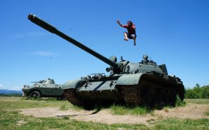 「自衛官募集ポスター」が今度はショタみある絵柄&イケおじに！？フットワーク軽い広告にみんなの反応は…